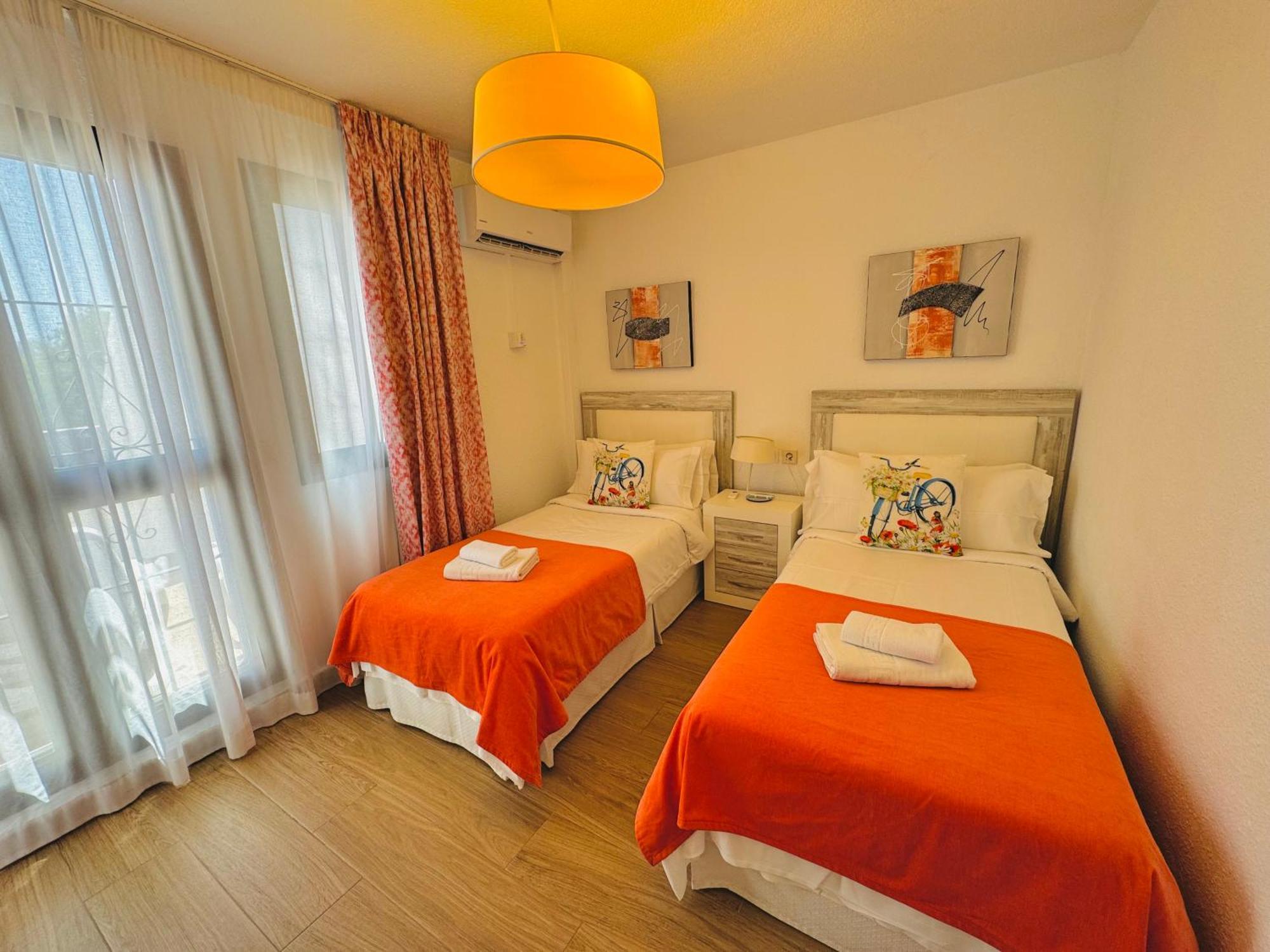 Pueblo Evita Premium Suites Benalmádena Exterior foto